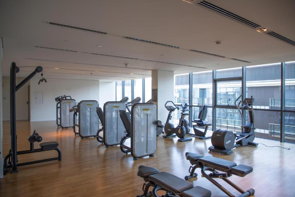 Luxury Apartment With Pool, Patio & Gym In City Walk دبي المظهر الخارجي الصورة
