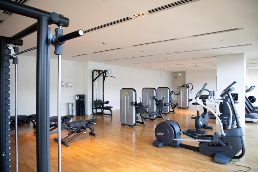 Luxury Apartment With Pool, Patio & Gym In City Walk دبي المظهر الخارجي الصورة
